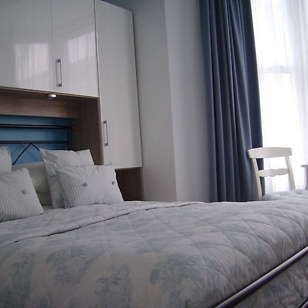 Langdon Villa Guest House Tenby Esterno foto